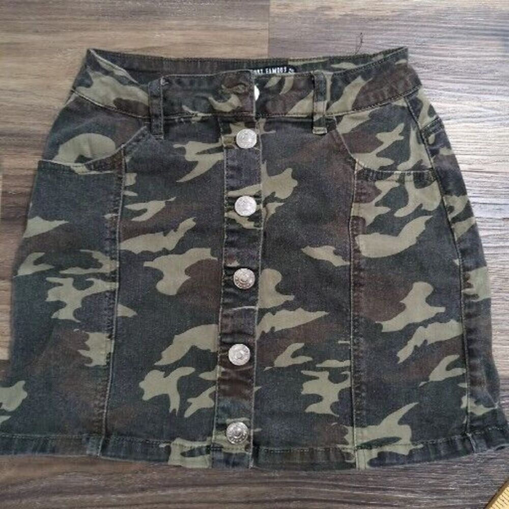 Almost Famous Green/Brown Camo Button Front Mini Denim Skirt SZ XS Y2K A16‎